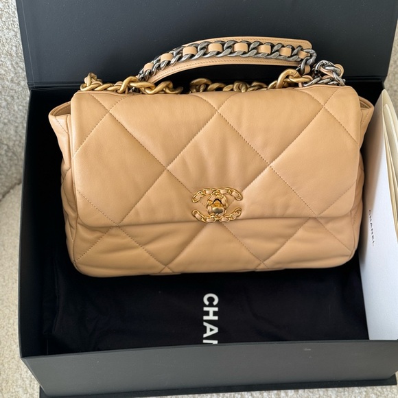 Chanel 19 Large, Beige Lambskin With Gold Hardware - Picture 3 of 17